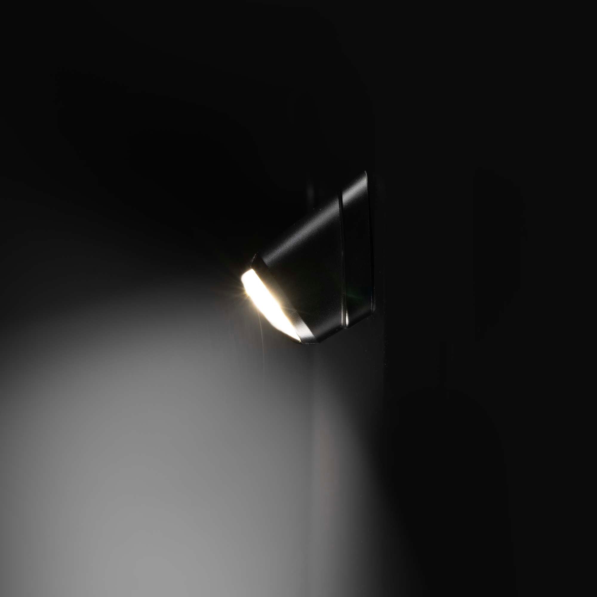 Strands NUUK E-LINE SCENE LIGHT 80W