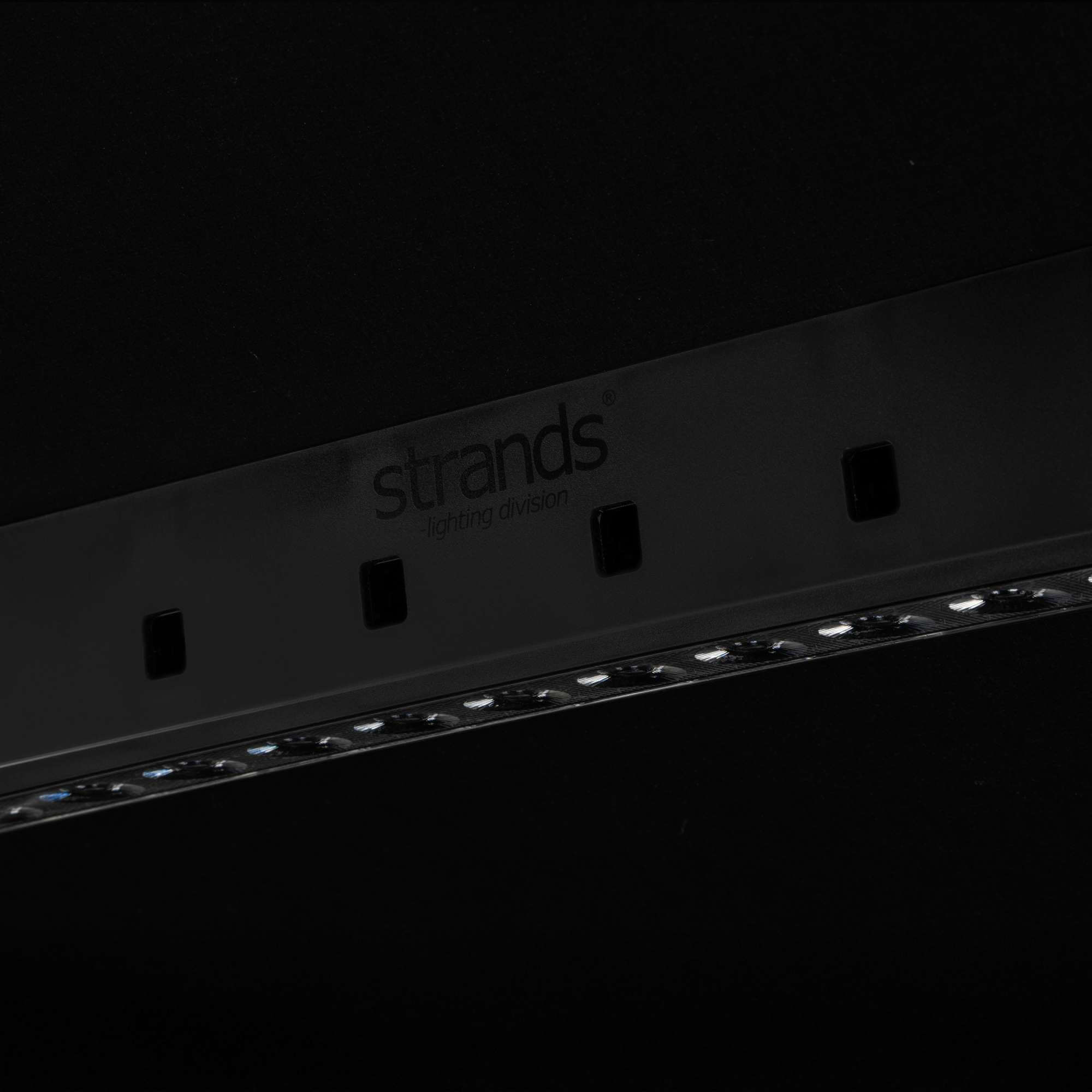 Strands NUUK E-LINE SCENE LIGHT 80W