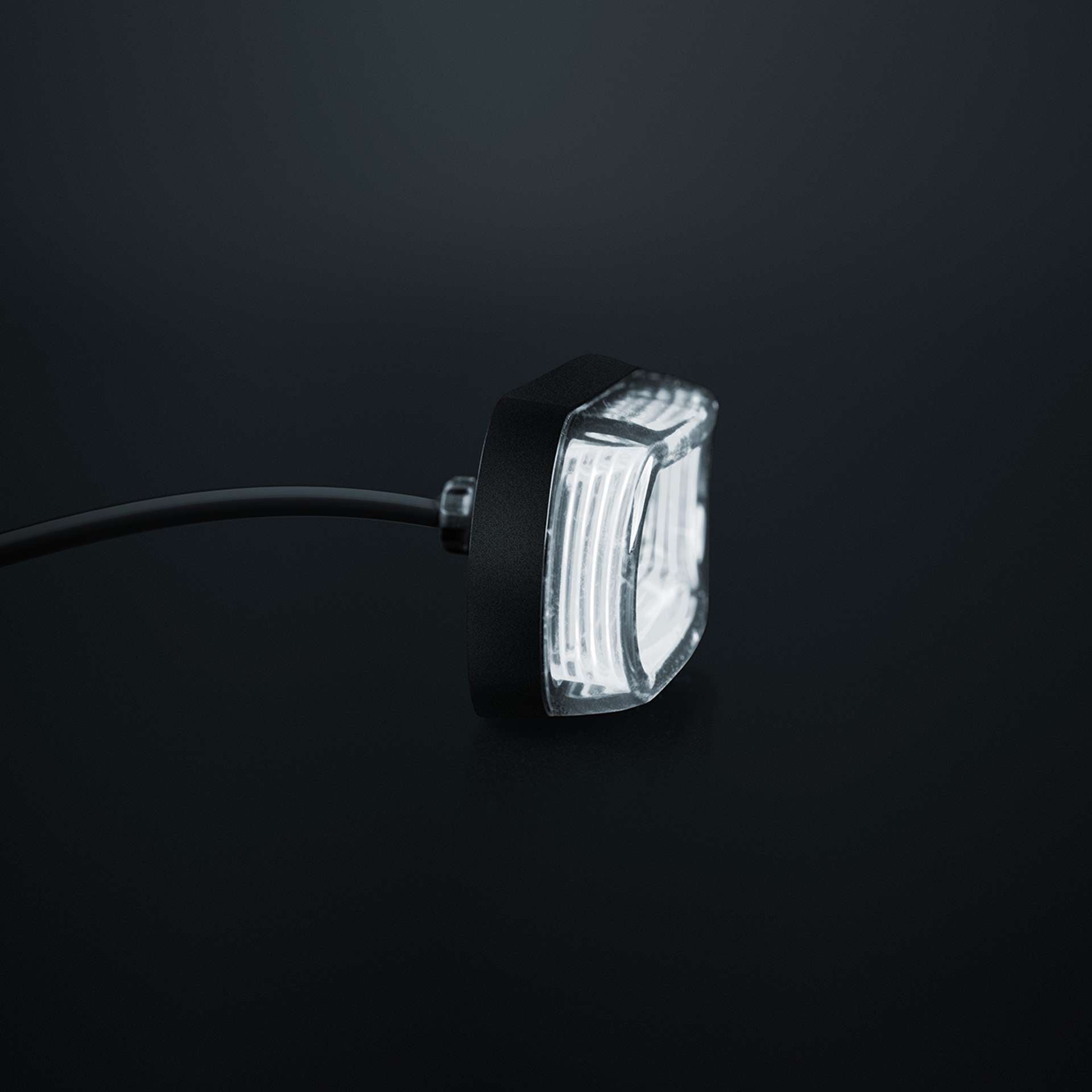 Strands FOR9T GRAVITY FRONTPOSITIELAMP