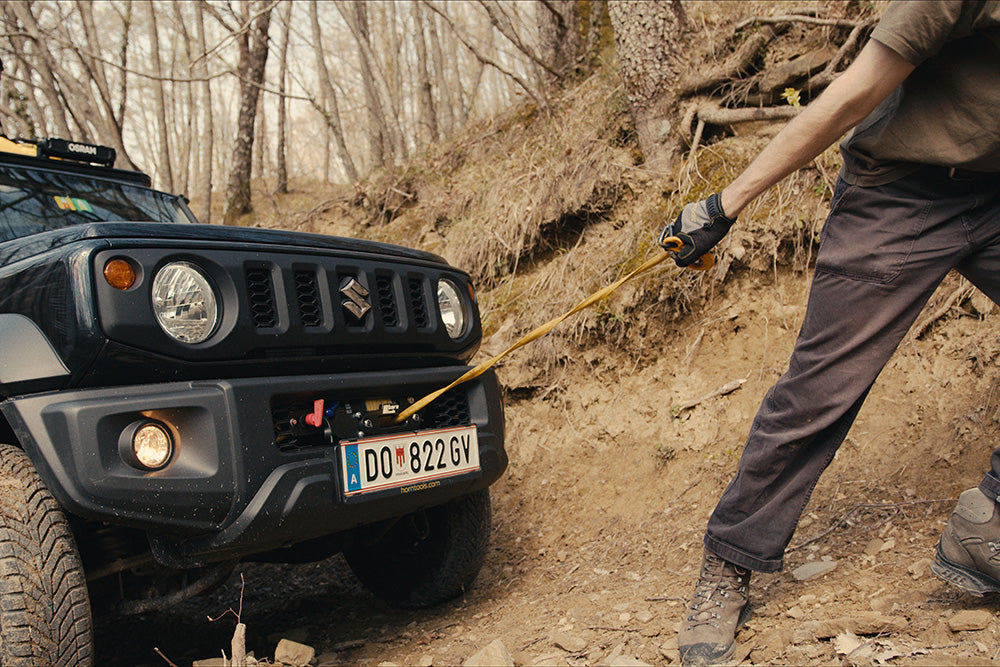Sicher arbeiten mit der Seilwinde – Tipps für sichere Fahrzeugbergung im Gelände