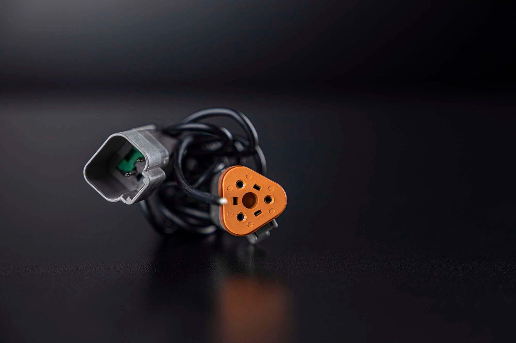 Strands CABLE WITH DT-3 TO DT-2 CONNECTORS