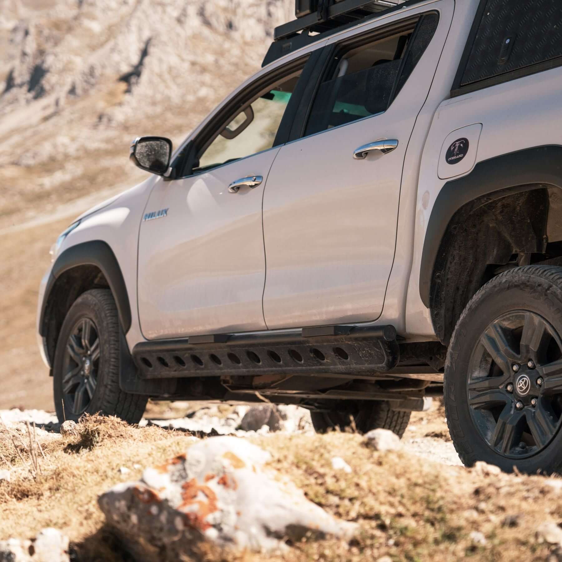 Toyota Hilux Trittbretter Rockslider Lapis