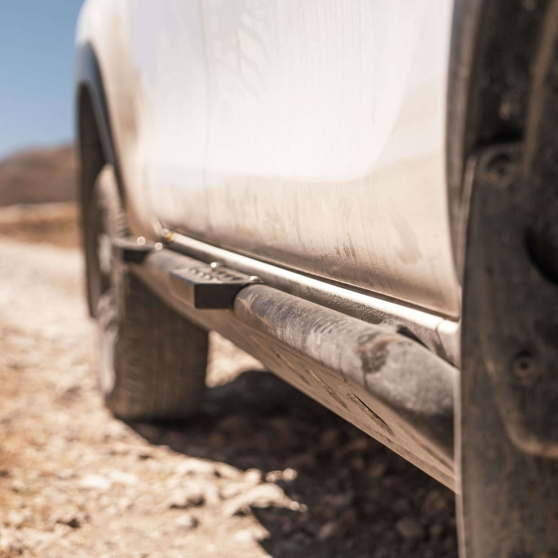 Toyota Hilux Trittbretter Rockslider Lapis