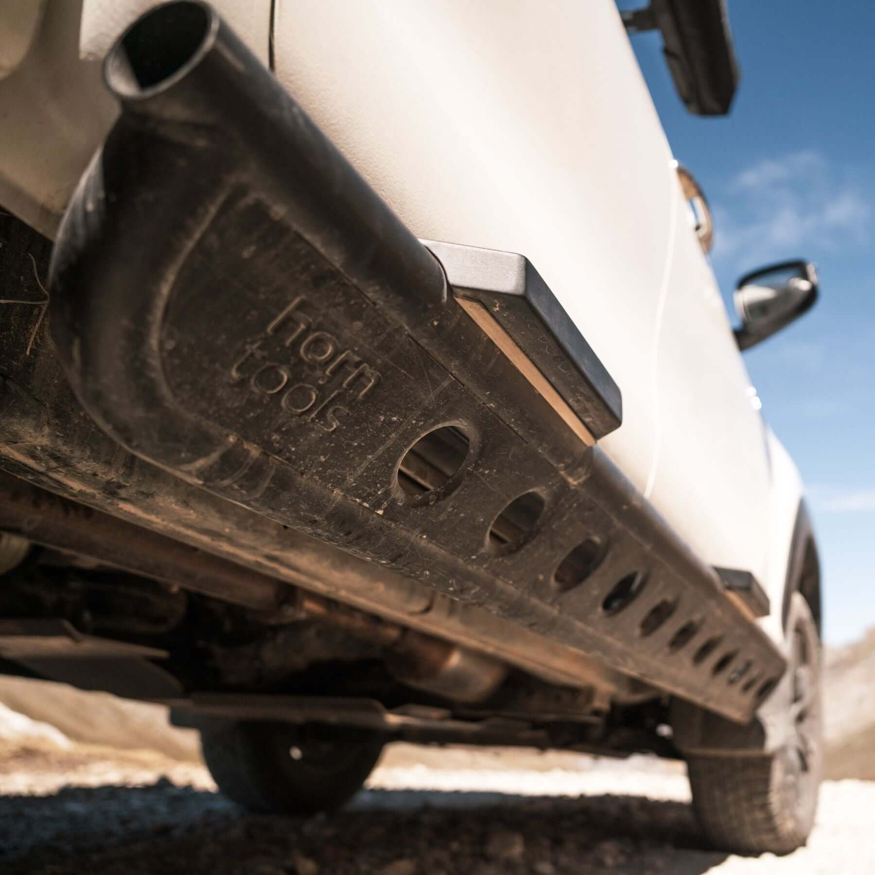 Toyota Hilux Trittbretter Rockslider Lapis